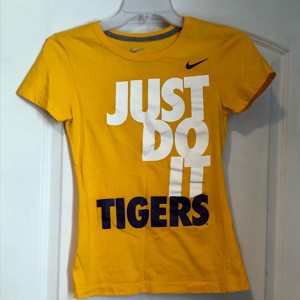 Women’s Nike Shirt